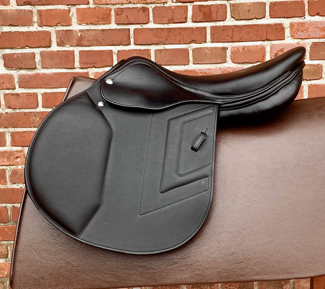 Brugt Renaissance F1 D springsadel 17/35 med LC kapper og uldpanel. Bred bom.